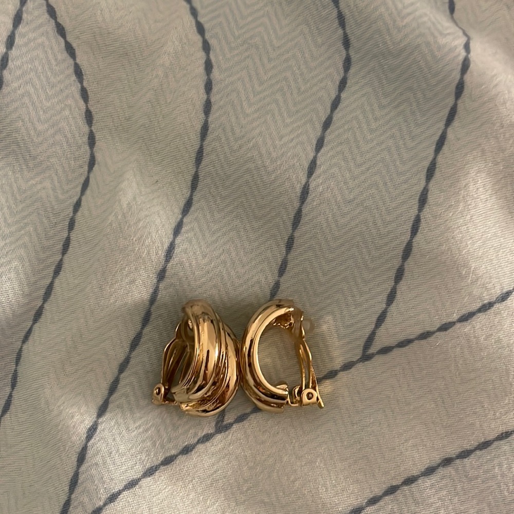 SOLD Vintage gold plated clip on earrings - Picture 1 of 9